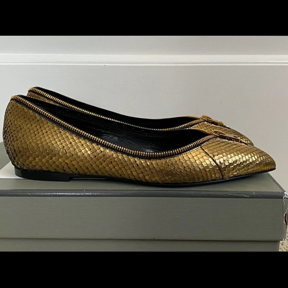 TOMFORD NIB Metallic Gold Python Flats - Picture 5 of 14
